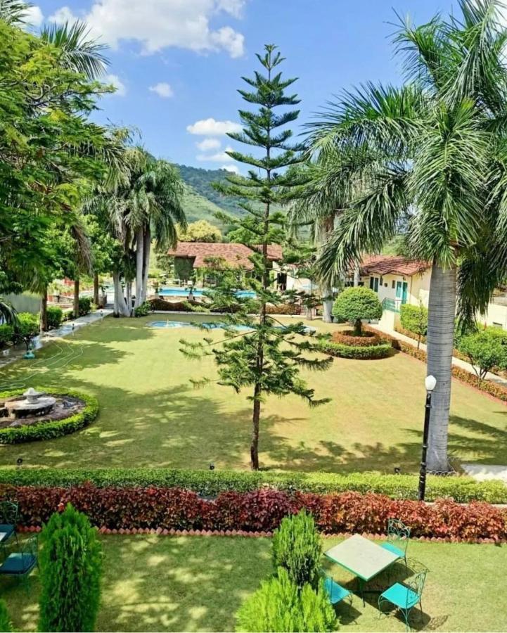 Shikarbadi Hotel - By The Lake Heritage By Hrh Group Of Hotels Ουνταϊπούρ Εξωτερικό φωτογραφία