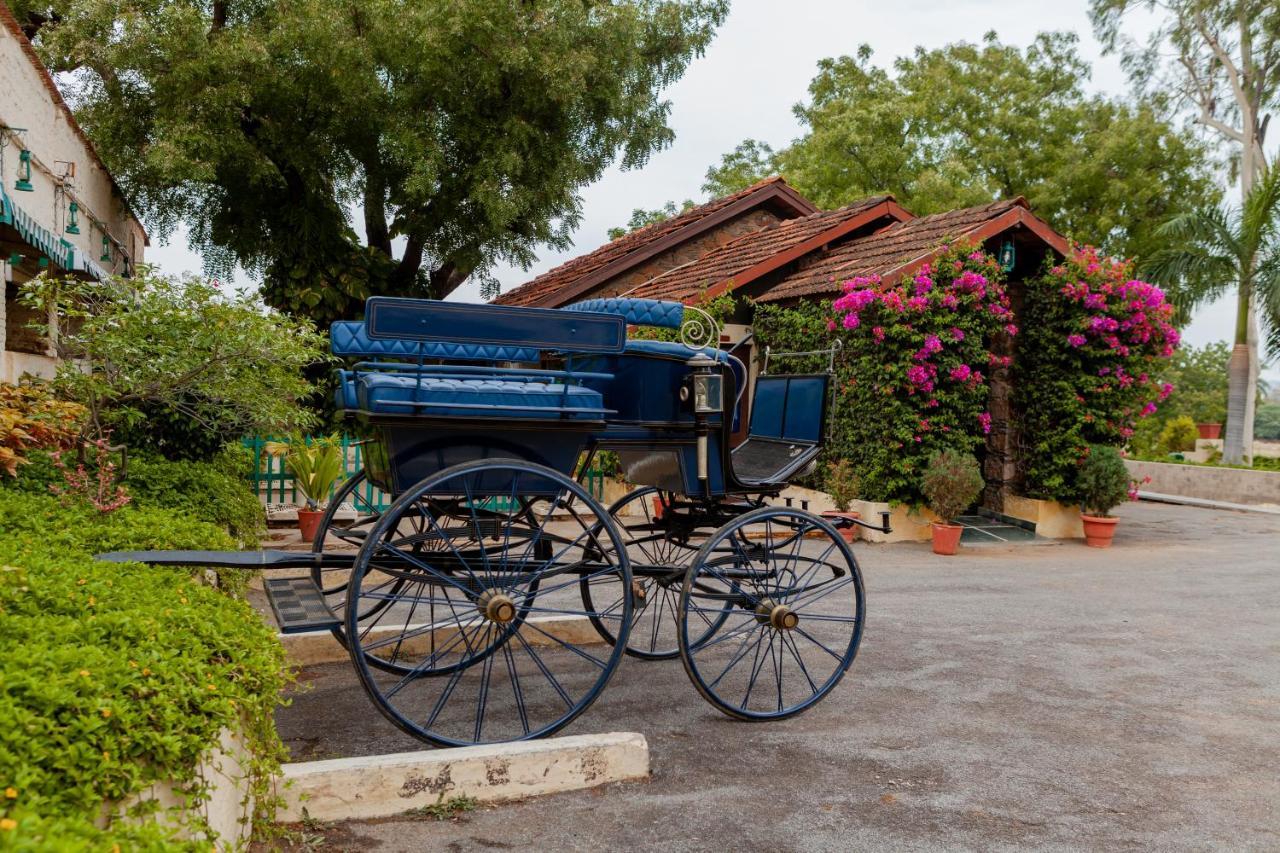 Shikarbadi Hotel - By The Lake Heritage By Hrh Group Of Hotels Ουνταϊπούρ Εξωτερικό φωτογραφία