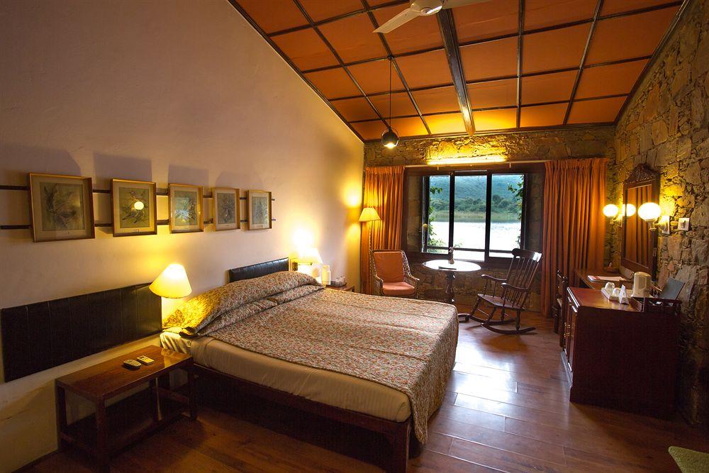 Shikarbadi Hotel - By The Lake Heritage By Hrh Group Of Hotels Ουνταϊπούρ Εξωτερικό φωτογραφία
