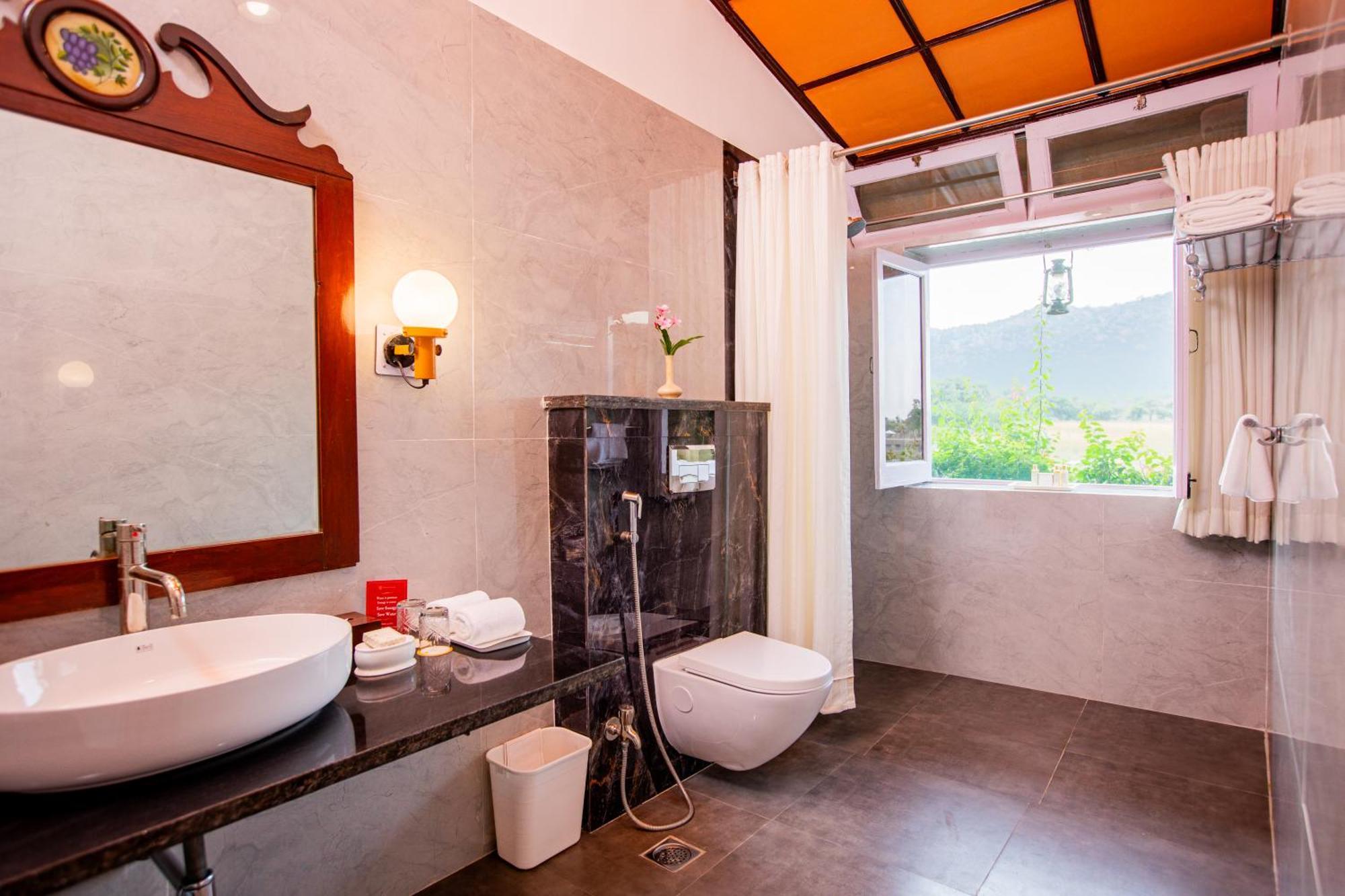 Shikarbadi Hotel - By The Lake Heritage By Hrh Group Of Hotels Ουνταϊπούρ Εξωτερικό φωτογραφία