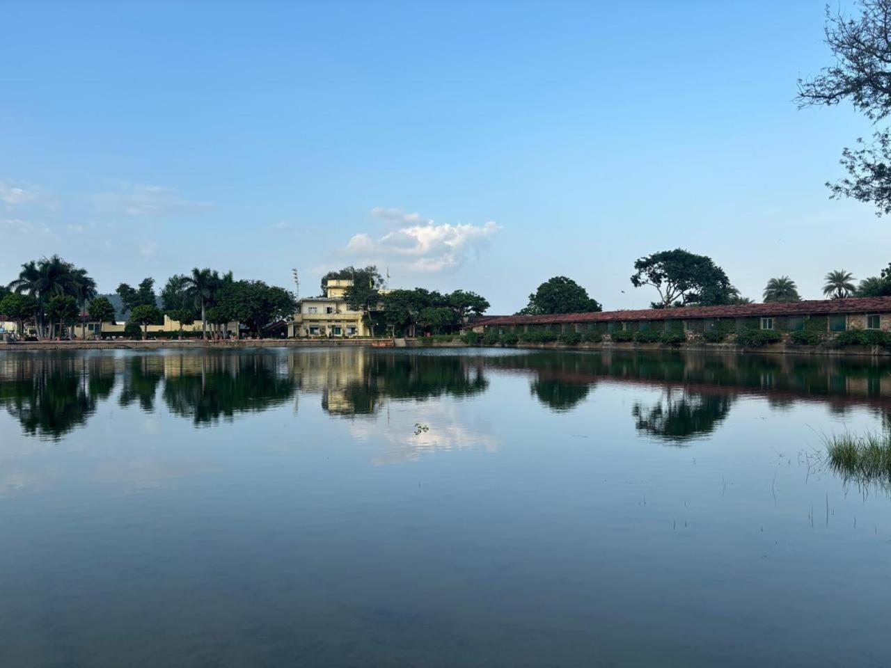 Shikarbadi Hotel - By The Lake Heritage By Hrh Group Of Hotels Ουνταϊπούρ Εξωτερικό φωτογραφία